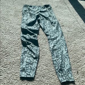 Snakeskin dri-fit material leggings
